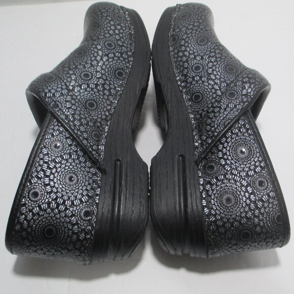 DANSKO XP Clogs Black Silver Tooled Leather Shoes Size 39 (8.5-9 US) - Picture 4 of 8